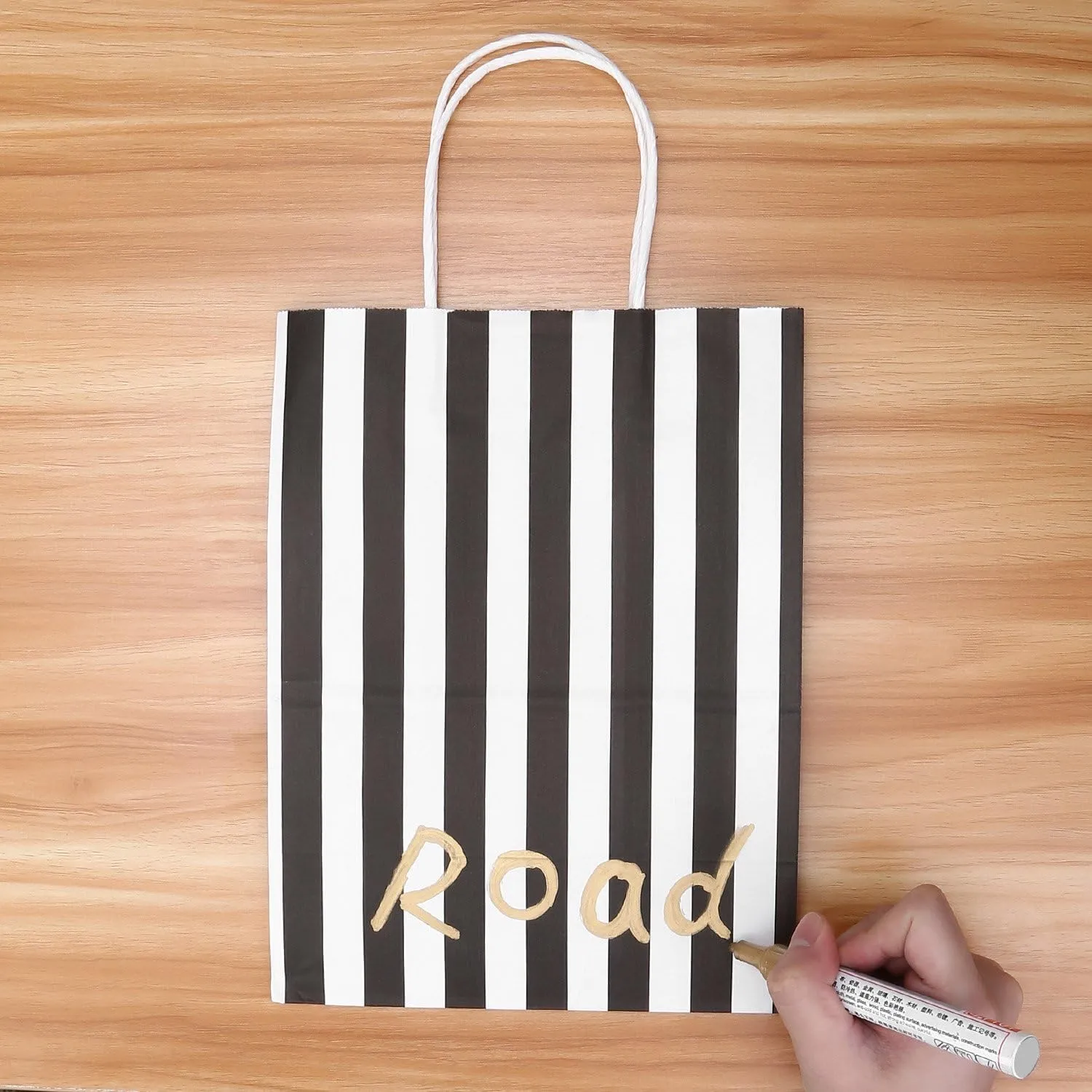 100Pcs Gift Bags 8x4.75x10.5 Inches Black And White Paper Bags With Handles Medium Striped Kraft Bag Bulk For Business, Party, Shopping, Retail, Birthday, Graduation, Halloween