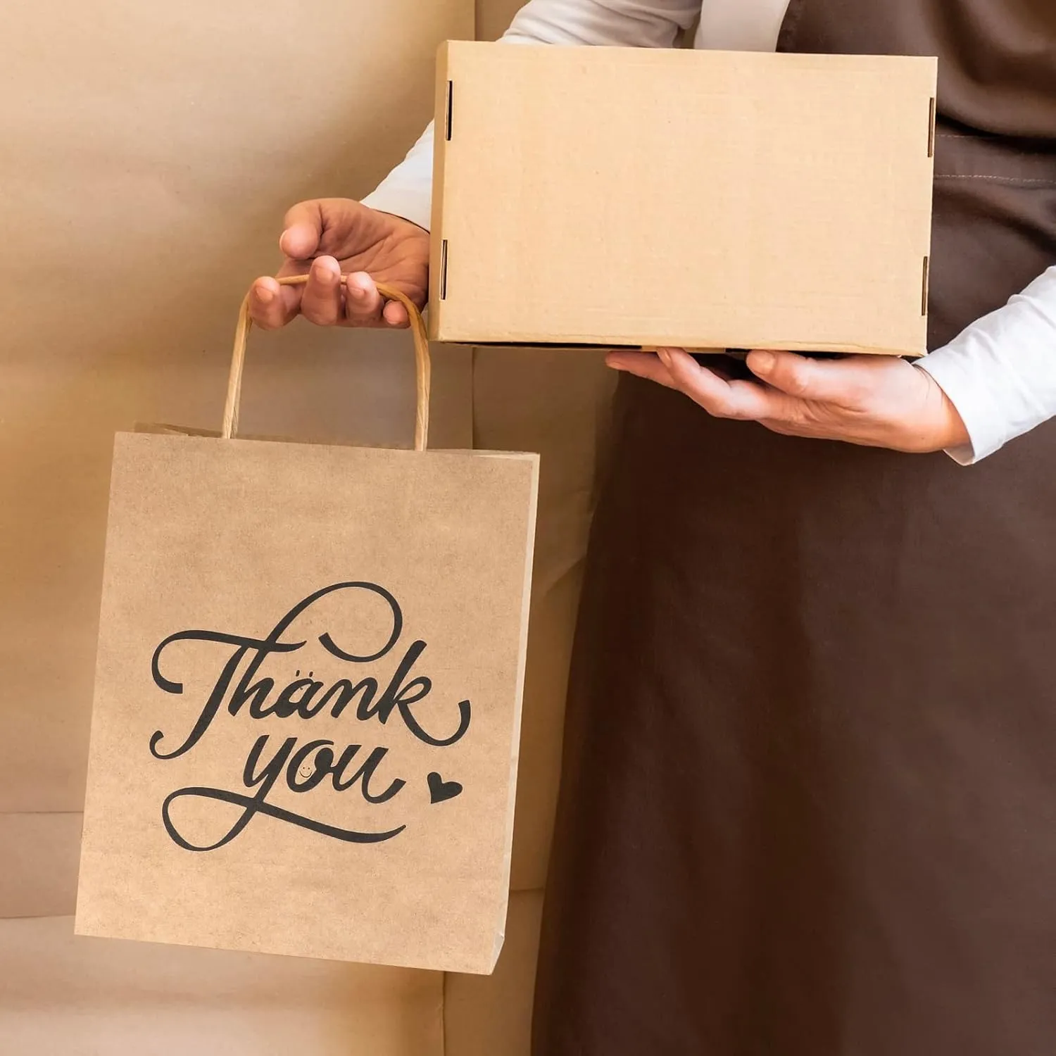 bagmad 100 Pack 8x4.75x10 Inch Medium Brown Paper Gift Bags with Handles Bulk, Thank You Kraft Paper Bags for Party Favors Grocery Retail Shopping Wedding Craft Sacks (Plain Natural, 100pcs Count)