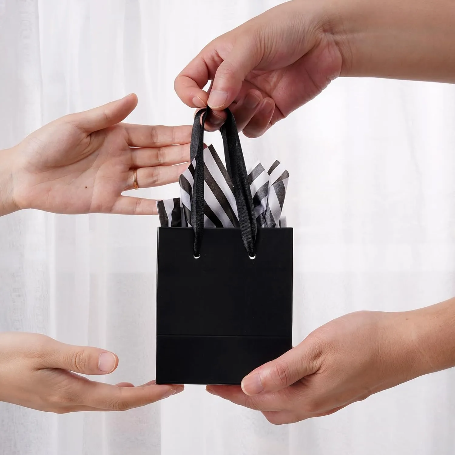Plauthus 16 Pack Mini Black Gift Bags with Handles & Tissue Paper, Small Gift Bags Bulk for Wedding, Bridal, Birthday, Holiday (4.5” x4” x2.75”)
